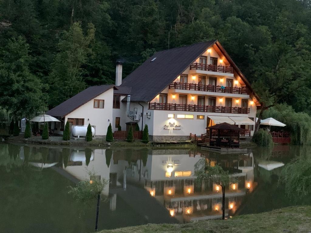 Guest House Lacul Linistit Moneasa Bagian luar foto