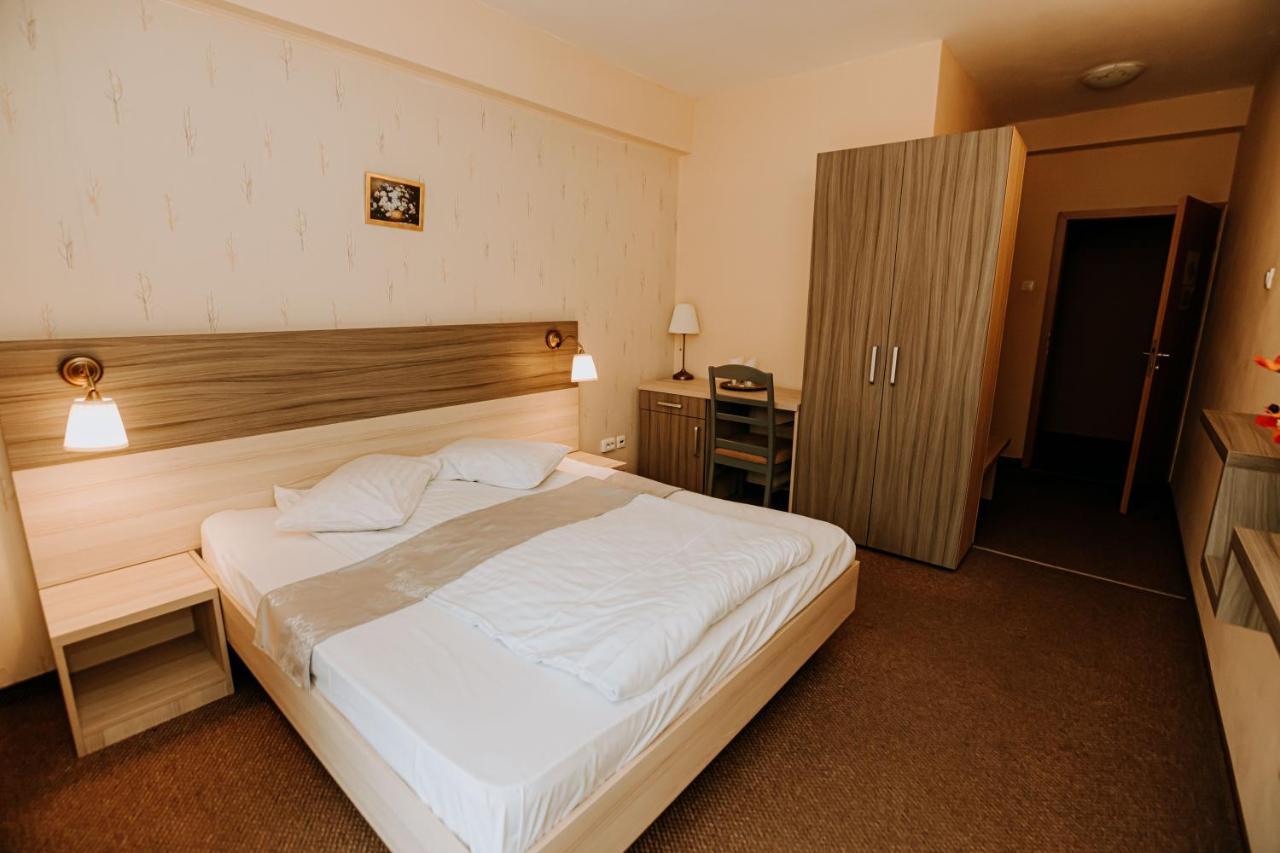 Guest House Lacul Linistit Moneasa Bagian luar foto